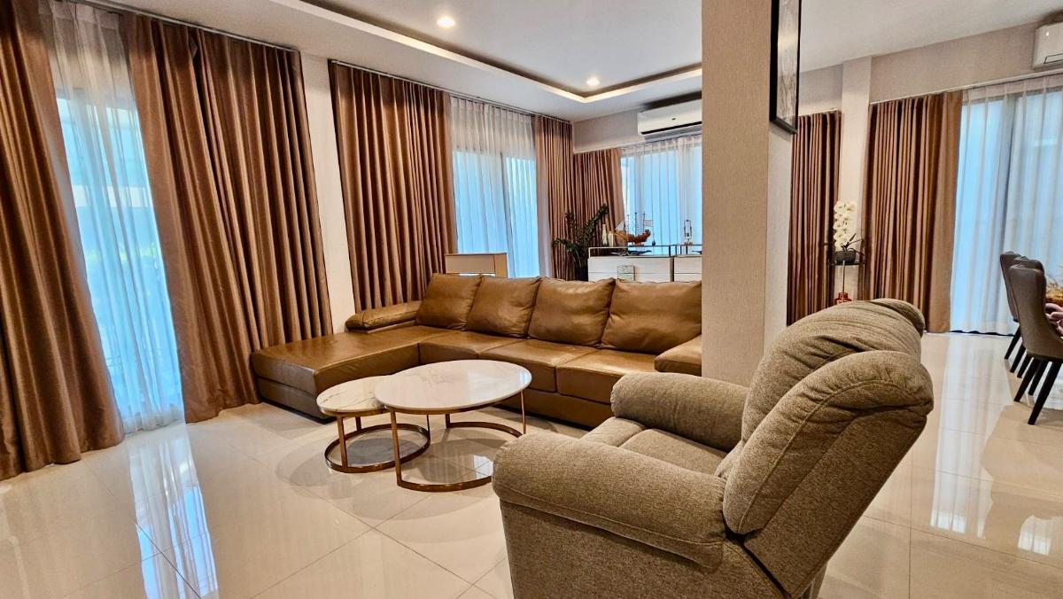 รูป ขายบ้านเดี่ยว 2 ชั้น Bangkok Boulevard พระราม 9 บ้านหรูสภาพเยี่ยม ตกแต่งคลาสสิก Built-in ครบ พร้อมเข้าอยู่ ทำเลศักยภาพกรุงเทพกรีฑาตัดใหม่ - รูปที่ 3/18