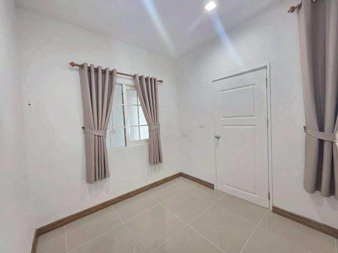 picture Two-story townhome for sale in Golden Town Kao Kilo, Sriracha. Corner unit. - 7/15