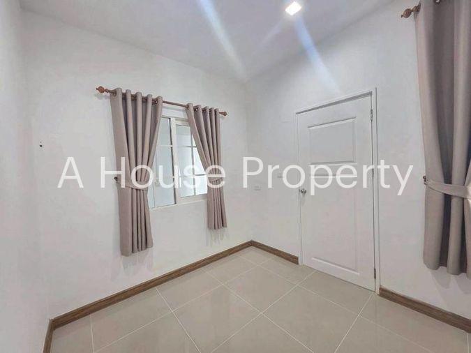 picture Two-story townhome for sale in Golden Town Kao Kilo, Sriracha. Corner unit. - 7/15