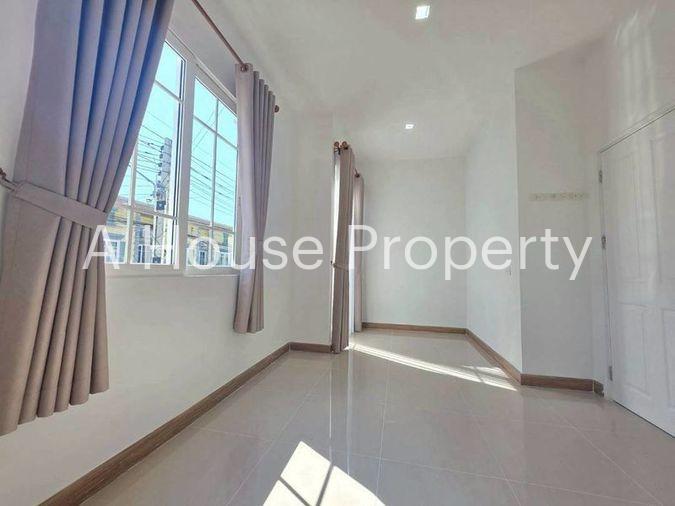 picture Two-story townhome for sale in Golden Town Kao Kilo, Sriracha. Corner unit. - 6/15