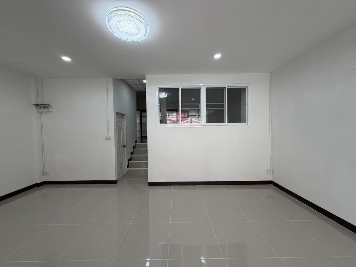 รูป 🏠 ขายทาวน์โฮม 3 ชั้น รีโนเวทใหม่ทั้งหลัง! หน้ากว้าง 6 เมตร หมู่บ้านกรีนเฮาส์ (สรณคมณ์ ซอย 9) | ดอนเมือง-สรงประภา | 4.5 ล้าน ✨ - รูปที่ 4/18