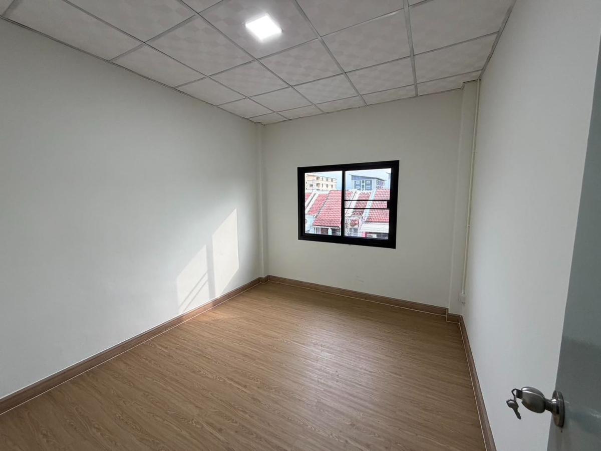 รูป 🏠 ขายทาวน์โฮม 3 ชั้น รีโนเวทใหม่ทั้งหลัง! หน้ากว้าง 6 เมตร หมู่บ้านกรีนเฮาส์ (สรณคมณ์ ซอย 9) | ดอนเมือง-สรงประภา | 4.5 ล้าน ✨ - รูปที่ 12/18