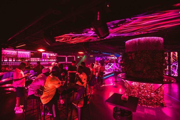 picture Bar business for sale in Sukhumvit, near BTS Phloen Chit. - 1/2