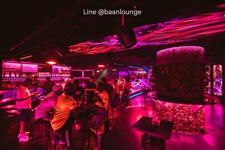 picture Bar business for sale in Sukhumvit, near BTS Phloen Chit. - 1/2