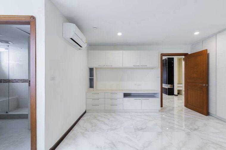 picture Pet Friendly condo at President Park Sukumvit 24 Oak Buildng - 3/12