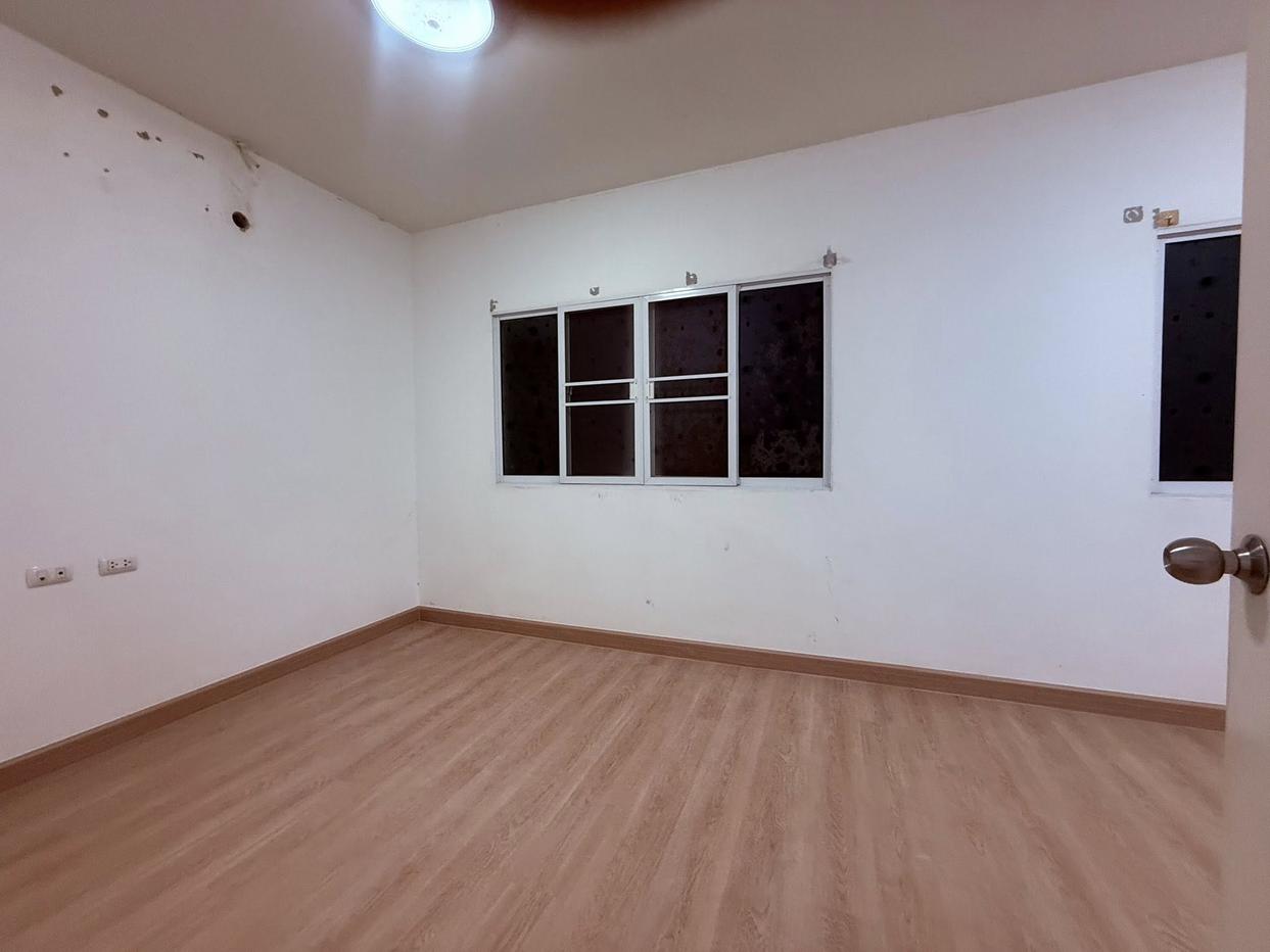 picture 2 Storey Corner Townhome for sale on Phatthanakan Pattaya - 2/10