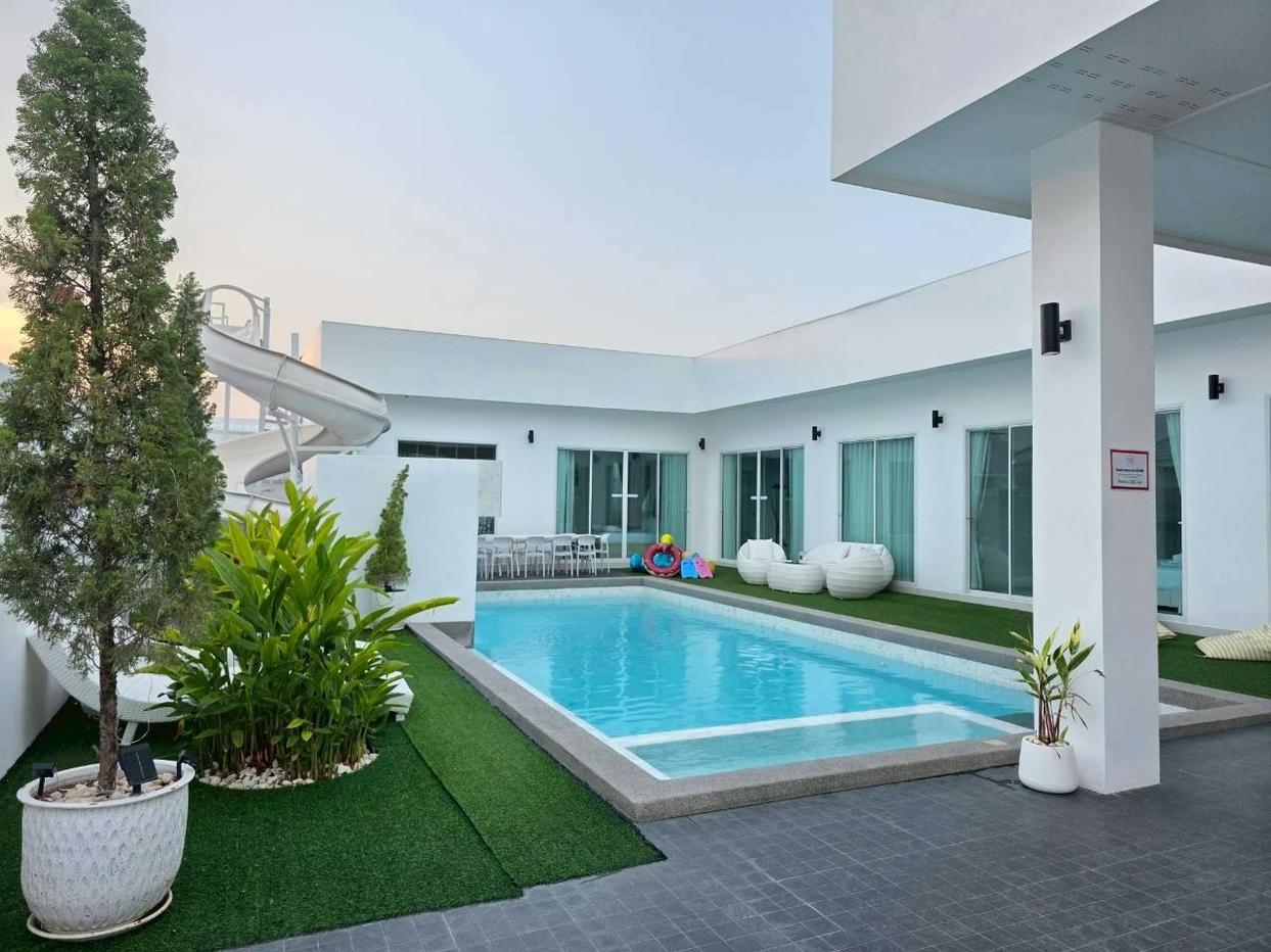 picture Pool Villa for Sale in Huay Yai Ready to Operate Business - 1/17