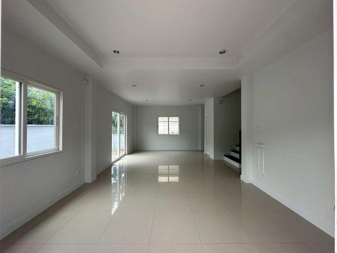 picture The Living  By Kunalai Nonthaburi - 6/13