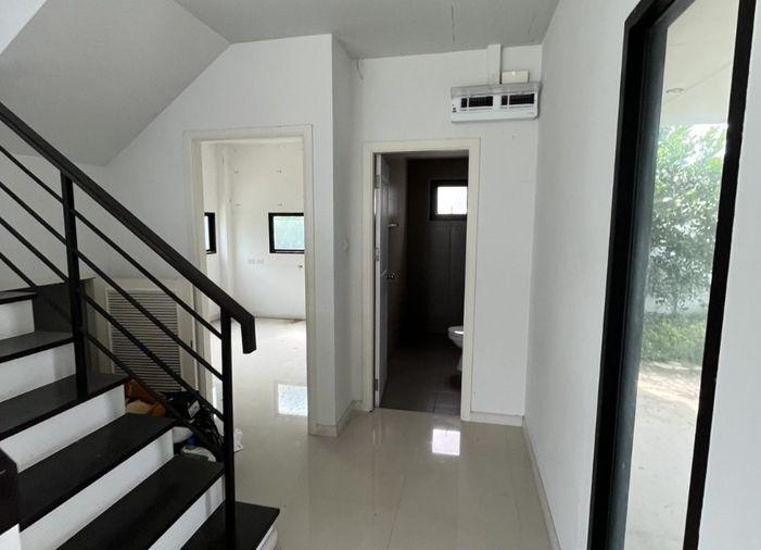 รูป บ้านเดี่ยว 2 ชั้น โครงการ วราบดินทร์ รังสิต-คลอง 3 ถนนชลมาร์คพิจารณ์ ต. ลาดสวาย อ.ลำลูกกา จ.ปทุมธานี (ราคา 3,780,000 บาท ) - รูปที่ 4/15