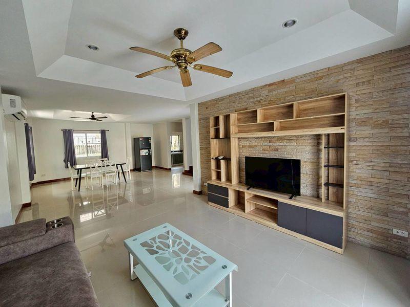 picture Selling a used detached house in the Baan Srinakarin project, Sriracha, Chonburi. - 3/16