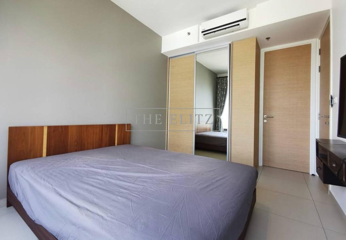 รูป ✨ เปลี่ยนเพดานห้องให้เป็นท้องฟ้า The Lofts เอกมัย ห้องกระจกบานใหญ่ที่ดึงแสงและวิวย่านสุขุมวิทเข้ามาเป็นเฟอร์นิเจอร์อีกชิ้น ❤️ - รูปที่ 10/17