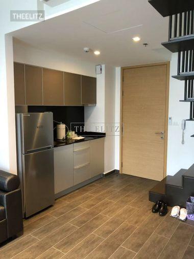 รูป ✨ เปลี่ยนบันไดในห้องให้เป็นรันเวย์ Duplex สุด Exclusive ที่ The Lofts เอกมัย ห้องกระจกสูงเต็มบาน วิวเมืองแบบไม่มีอะไรกั้น 🎉 - รูปที่ 6/11