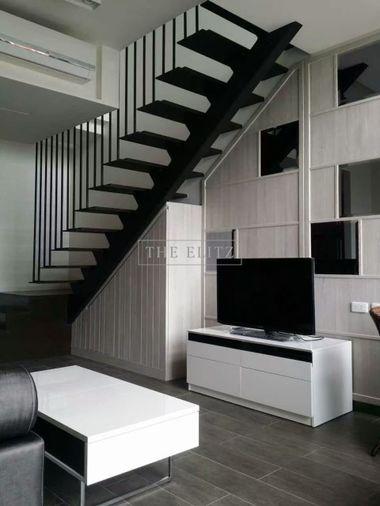 รูป ✨ เปลี่ยนบันไดในห้องให้เป็นรันเวย์ Duplex สุด Exclusive ที่ The Lofts เอกมัย ห้องกระจกสูงเต็มบาน วิวเมืองแบบไม่มีอะไรกั้น 🎉 - รูปที่ 5/11