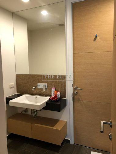 รูป ✨ เปลี่ยนบันไดในห้องให้เป็นรันเวย์ Duplex สุด Exclusive ที่ The Lofts เอกมัย ห้องกระจกสูงเต็มบาน วิวเมืองแบบไม่มีอะไรกั้น 🎉 - รูปที่ 9/11