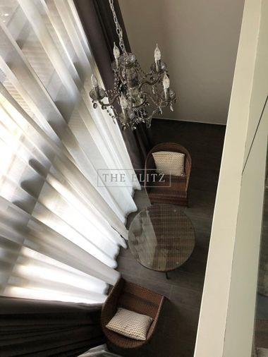 รูป ✨ เปลี่ยนบันไดในห้องให้เป็นรันเวย์ Duplex สุด Exclusive ที่ The Lofts เอกมัย ห้องกระจกสูงเต็มบาน วิวเมืองแบบไม่มีอะไรกั้น 🎉 - รูปที่ 7/11