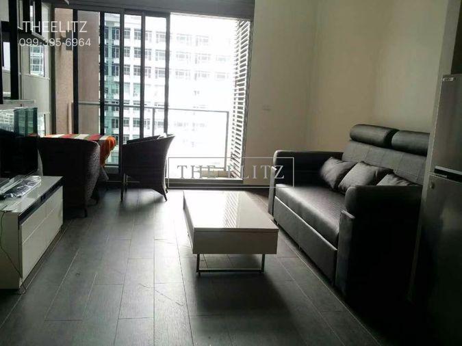 รูป ✨ เปลี่ยนบันไดในห้องให้เป็นรันเวย์ Duplex สุด Exclusive ที่ The Lofts เอกมัย ห้องกระจกสูงเต็มบาน วิวเมืองแบบไม่มีอะไรกั้น 🎉 - รูปที่ 3/11