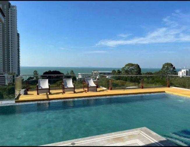 picture Beachfront hotel for sale in Sattahip, Chonburi. A prime location. - 2/11