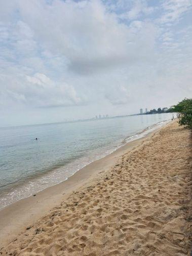 picture Beachfront hotel for sale in Sattahip, Chonburi. A prime location. - 9/11