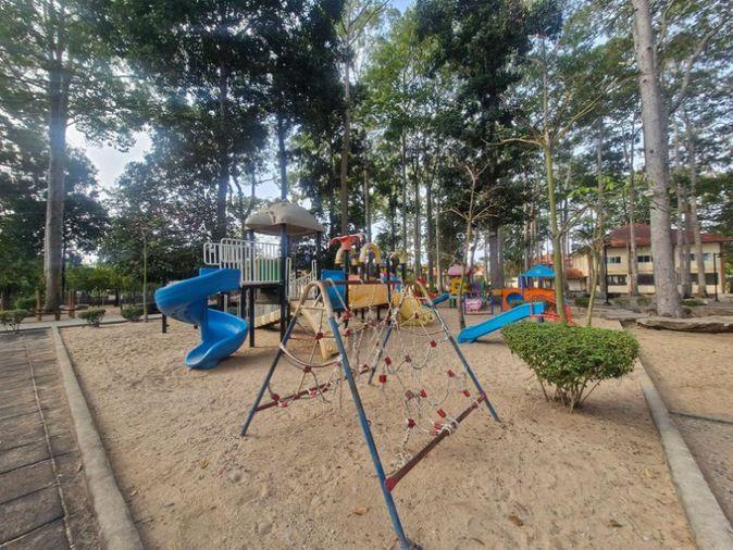 picture Beachfront hotel for sale in Sattahip, Chonburi. A prime location. - 10/11