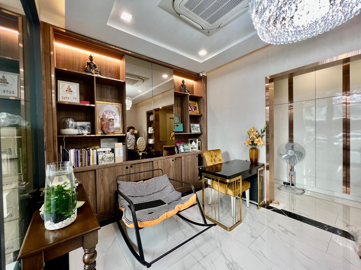 รูป ขายทาวน์โฮมหรู 4 ชั้น PATIO รัชโยธิน | ใกล้ BTS รัชโยธิน และ MRT พหลโยธิน | บิวท์อินทั้งหลัง พื้นที่ 320 ตร.ม. พร้อมเข้าอยู่ - รูปที่ 9/41