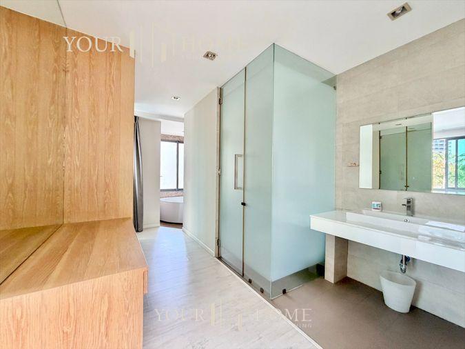 picture Turn Your Home into a Seaside Retreat - Luxury Beachfront House with Private Pool – Bangsaen - 7/35