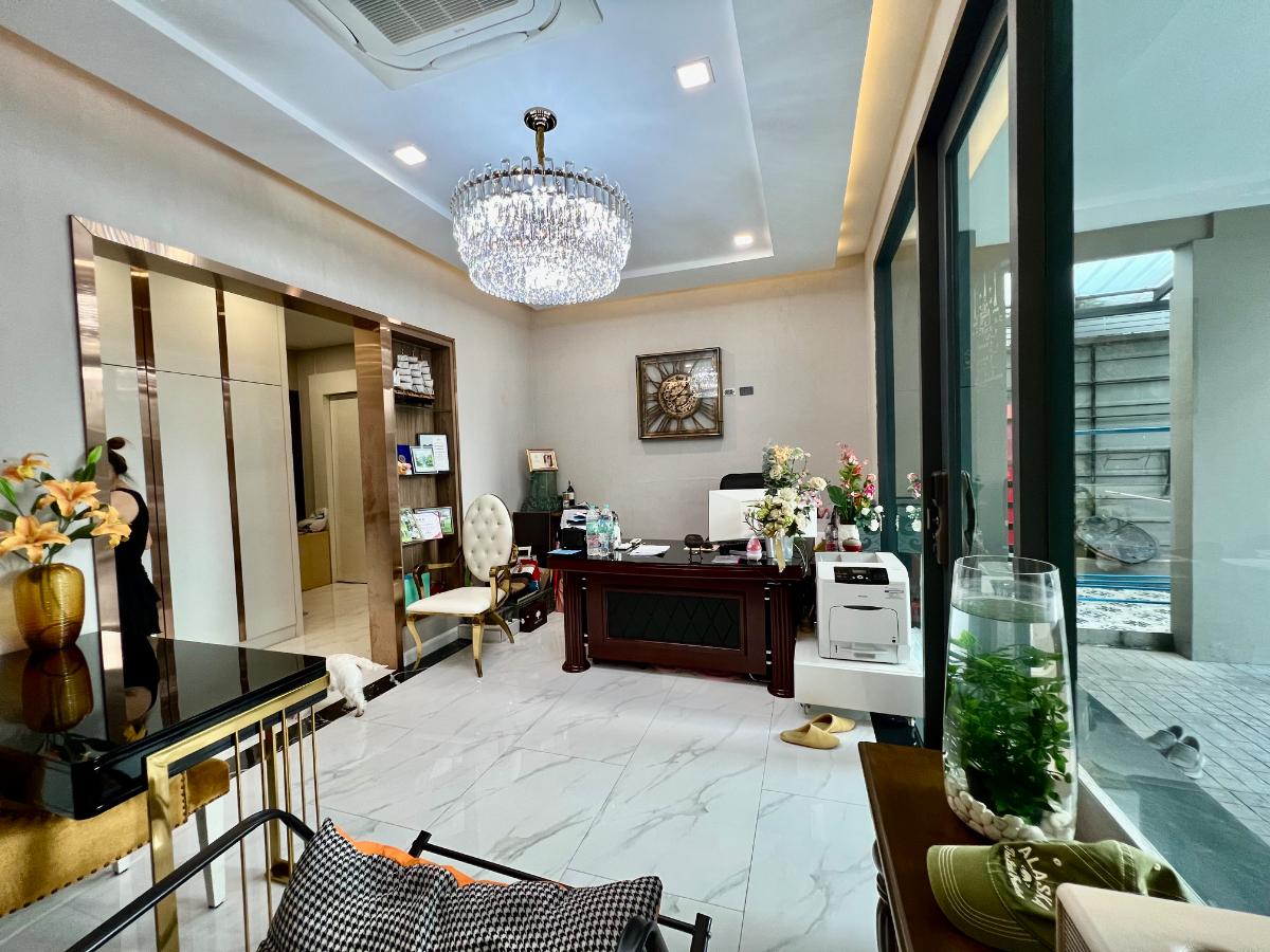 รูป ขายทาวน์โฮมหรู 4 ชั้น PATIO รัชโยธิน | ใกล้ BTS รัชโยธิน และ MRT พหลโยธิน | บิวท์อินทั้งหลัง พื้นที่ 320 ตร.ม. พร้อมเข้าอยู่ - รูปที่ 6/41