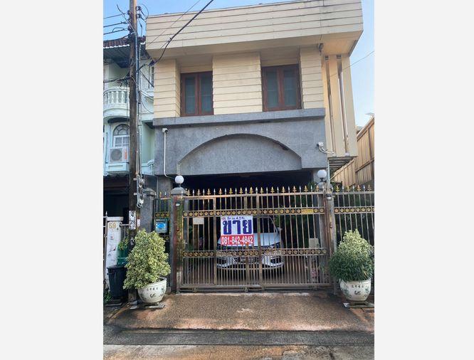 รูป Call : 081-842-4842 ขายทาวน์เฮ้าส์ 3 ชั้น ซอยลาดปลาเค้า 33 ต่อเติมใหม่ 29 ตารางวา 4 ห้องนอน 3 ห้องน้ำ (หน้าบ้านไม่ชนบ้านอื่น) ใกล้ BTS เกษตรศาสตร์ - รูปที่ 1/11