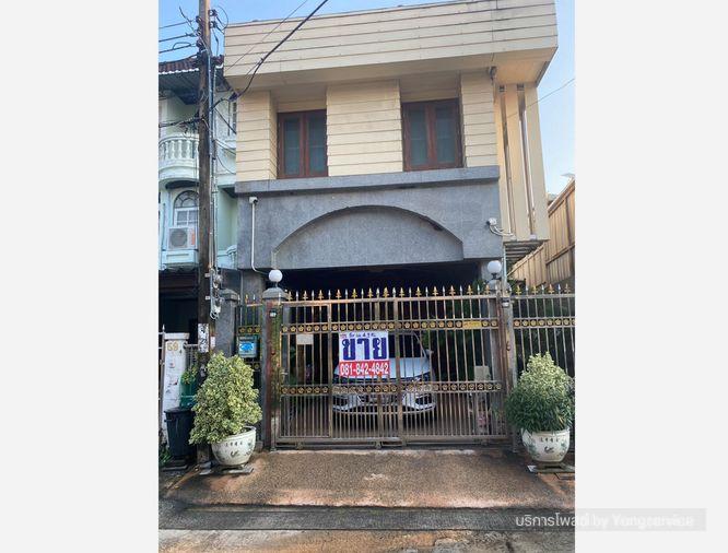 รูป Call : 081-842-4842 ขายทาวน์เฮ้าส์ 3 ชั้น ซอยลาดปลาเค้า 33 ต่อเติมใหม่ 29 ตารางวา 4 ห้องนอน 3 ห้องน้ำ (หน้าบ้านไม่ชนบ้านอื่น) ใกล้ BTS เกษตรศาสตร์ - รูปที่ 1/11