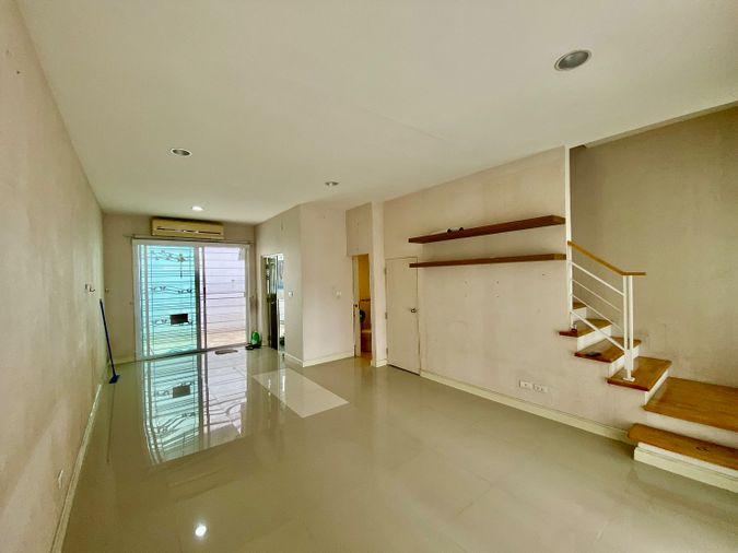 รูป ขายทาวน์โฮม 3 ชั้น บ้านกลางเมือง ลาดพร้าว 87 | บ้านเปล่า แต่งได้ตามสไตล์ | ทำเลเมือง เดินทางสะดวก - รูปที่ 2/40