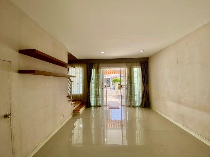 รูป ขายทาวน์โฮม 3 ชั้น บ้านกลางเมือง ลาดพร้าว 87 | บ้านเปล่า แต่งได้ตามสไตล์ | ทำเลเมือง เดินทางสะดวก - รูปที่ 35/40
