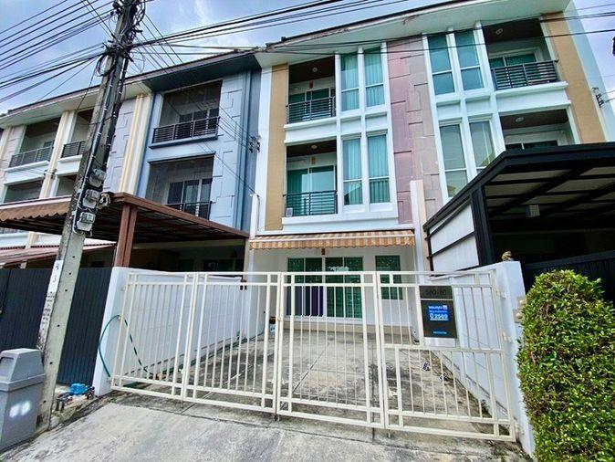 รูป ขายทาวน์โฮม 3 ชั้น บ้านกลางเมือง ลาดพร้าว 87 | บ้านเปล่า แต่งได้ตามสไตล์ | ทำเลเมือง เดินทางสะดวก - รูปที่ 1/40