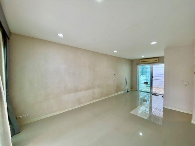 รูป ขายทาวน์โฮม 3 ชั้น บ้านกลางเมือง ลาดพร้าว 87 | บ้านเปล่า แต่งได้ตามสไตล์ | ทำเลเมือง เดินทางสะดวก - รูปที่ 4/40