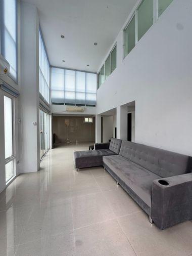 picture [PRIME EKKAMAI] Modern 3.5-Story Townhome | Ideal for Home Office & AirBnB 🏡 - 3/12