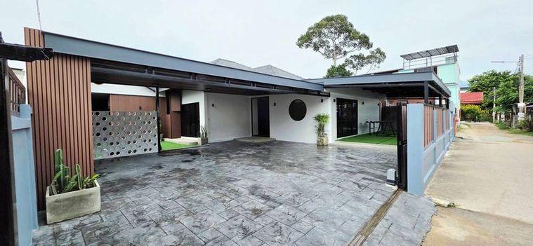รูป ขายบ้านเดี่ยวมือสอง รีโนเวทใหม่ พร้อมเข้าอยู่ ใกล้วิทยาลัยเทคนิคพัทยา - รูปที่ 2/12