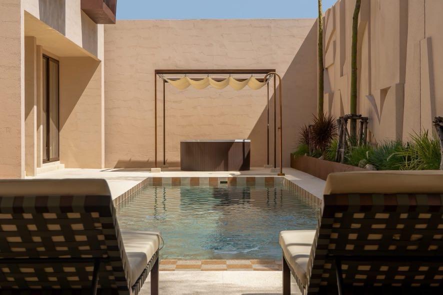 picture Luxury 5 Bedroom Pool Villa for Sale Thappraya Road - 2/22