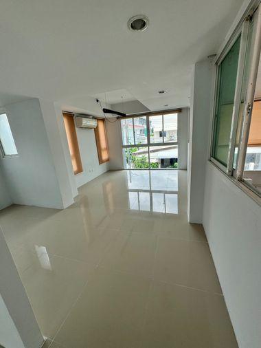 picture [PRIME EKKAMAI] Modern 3.5-Story Townhome | Ideal for Home Office & AirBnB 🏡 - 6/12