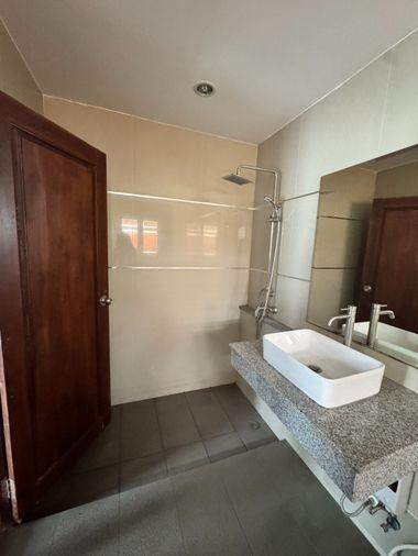 picture [PRIME EKKAMAI] Modern 3.5-Story Townhome | Ideal for Home Office & AirBnB 🏡 - 11/12