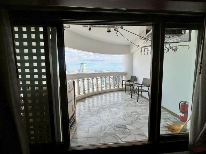 picture RS5230 Condo for Rent: State Tower Silom, near BTS Saphan Taksin - 14/17