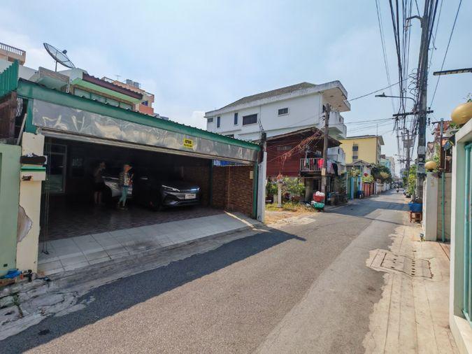 รูป ใกล้ถนนใหญ่ เซ็นทรัล โลตัส MRT บางยี่ขัน ขายบ้าน 2 ชั้น ซอยจรัญสนิทวงศ์ 57 มีประตูรั้วรีโมท - รูปที่ 1/14