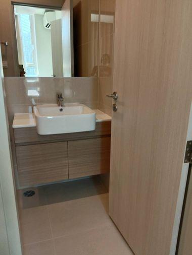 picture For sale: Noble Revolve Ratchada 2, beautiful unit, great price, high floor, amazing city view. Code DS1499 Line: @Dstay - 8/9
