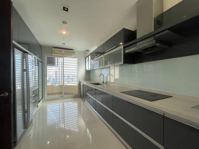 picture For sale: Ideal 24, spacious area, city view, convenient location on Sukhumvit 24. Code DS1890. Line: @Dstay - 8/19