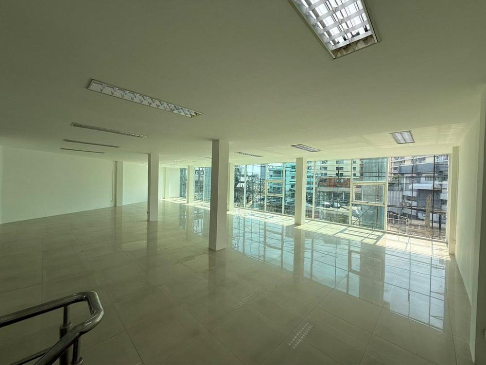 รูป Call : 095-659-6465 ขายอาคารพาณิชย์ สำนักงาน 5 ชั้น พื้นที่กว่า 849 ตารางเมตร ทำเลดี ติดถนนลาดพร้าว ติดรถไฟฟ้าสีเหลือง สถานีบางกะปิ 10 เมตร - รูปที่ 9/13