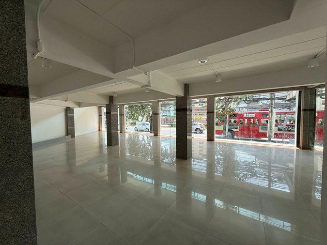 รูป Call : 095-659-6465 ขายอาคารพาณิชย์ สำนักงาน 5 ชั้น พื้นที่กว่า 849 ตารางเมตร ทำเลดี ติดถนนลาดพร้าว ติดรถไฟฟ้าสีเหลือง สถานีบางกะปิ 10 เมตร - รูปที่ 6/13