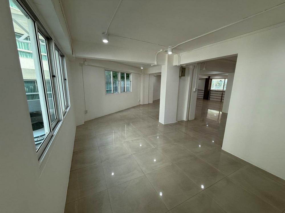 รูป Call : 095-659-6465 ขายอาคารพาณิชย์ สำนักงาน 5 ชั้น พื้นที่กว่า 849 ตารางเมตร ทำเลดี ติดถนนลาดพร้าว ติดรถไฟฟ้าสีเหลือง สถานีบางกะปิ 10 เมตร - รูปที่ 8/13