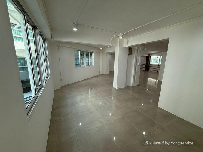 รูป Call : 095-659-6465 ขายอาคารพาณิชย์ สำนักงาน 5 ชั้น พื้นที่กว่า 849 ตารางเมตร ทำเลดี ติดถนนลาดพร้าว ติดรถไฟฟ้าสีเหลือง สถานีบางกะปิ 10 เมตร - รูปที่ 8/13