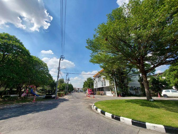 รูป ขายทาวน์โฮม 3 ชั้น โกลเด้นทาวน์ ซ.นวมินทร์ 42 แยก 27 บึงกุ่ม 5 ห้องนอน 4 ห้องน้ำ ต่อเติมครบ คุ้มค่าทุกตารางนิ้ว - รูปที่ 3/28