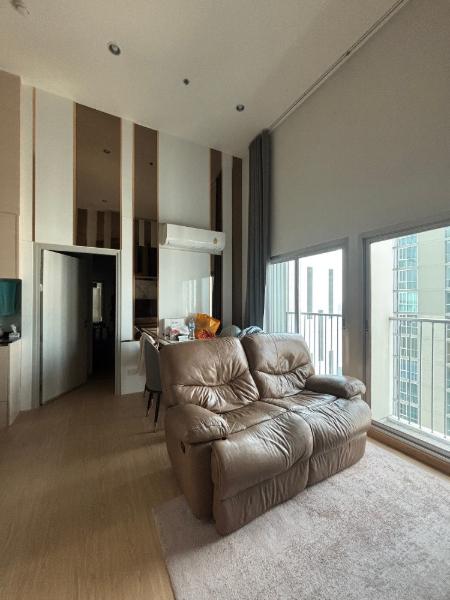 รูป 🏙️✨ ให้เช่าคอนโดหรู ชั้น Penthouse ย่านอโศก – สุขุมวิท ห้องพิเศษ เพดานสูง 4 เมตร จอดรถได้ 2 คัน ✨🏙️ - รูปที่ 2/11