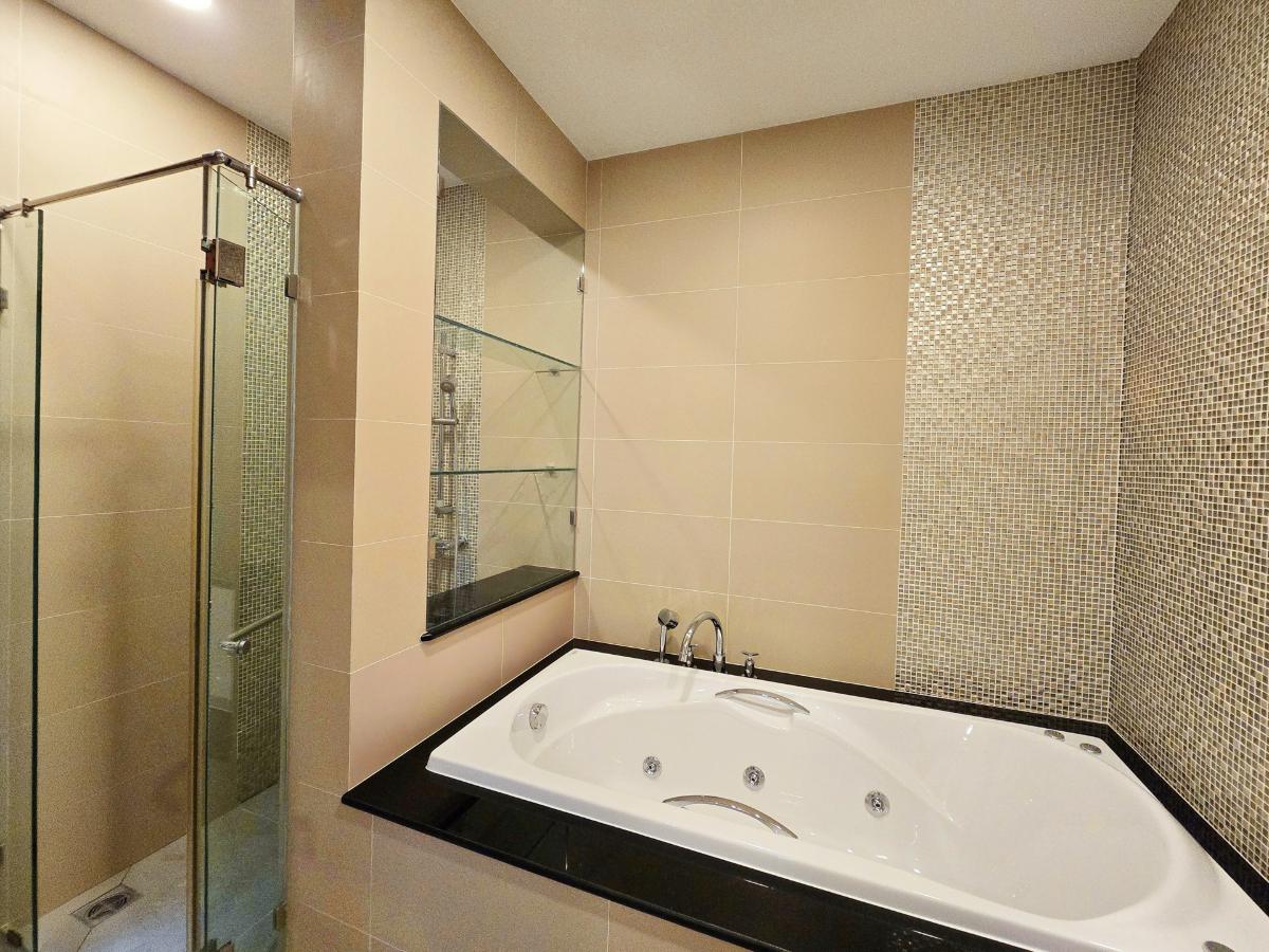 รูป ปรับราคาใหม่! ขายบ้านหรู แกรนด์ บางกอก บูเลอวาร์ด สาทร (Grand Bangkok Boulevard Sathorn) ถ.กัลปพฤกษ์ แปลงมุม 101.3 ตร.ว. แต่งครบ พร้อมอยู่ - รูปที่ 30/51