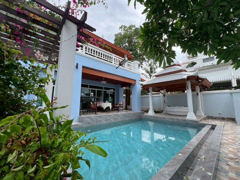 รูป Luxury Pool View Villa for sale in Pratamnak Hill - รูปที่ 1/11