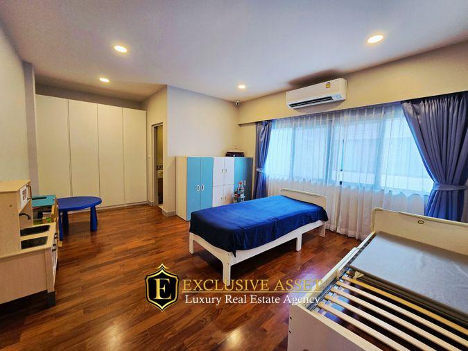 รูป ปรับราคาใหม่! ขายบ้านหรู แกรนด์ บางกอก บูเลอวาร์ด สาทร (Grand Bangkok Boulevard Sathorn) ถ.กัลปพฤกษ์ แปลงมุม 101.3 ตร.ว. แต่งครบ พร้อมอยู่ - รูปที่ 32/51